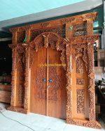 Gebyok Ukiran Pintu Wayangan Ukuran Tinggi 270 x  Lebar 280 Isi Panel Atas Kaligrafi