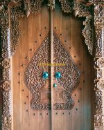 Gebyok Ukiran Pintu Wayangan Ukuran Tinggi 270 x  Lebar 280 Isi Panel Atas Kaligrafi - Image 4