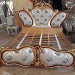 Luxury Furniture Tempat Tidur Ukiran Klasik Mewah Finishing Gold