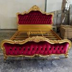 Tempat Tidur Klasik Ukiran Mewah Finishing Gold