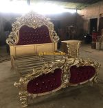 Tempat Tidur Ukiran Klasik Mewah Finishing Gold