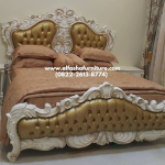 Tempat Tidur Klasik Ukiran Mewah Finishing Duco Kombinasi Gold