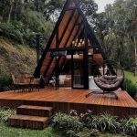 Rumah Segitiga Kayu Jati Premium Modern untuk Hunian & Villa