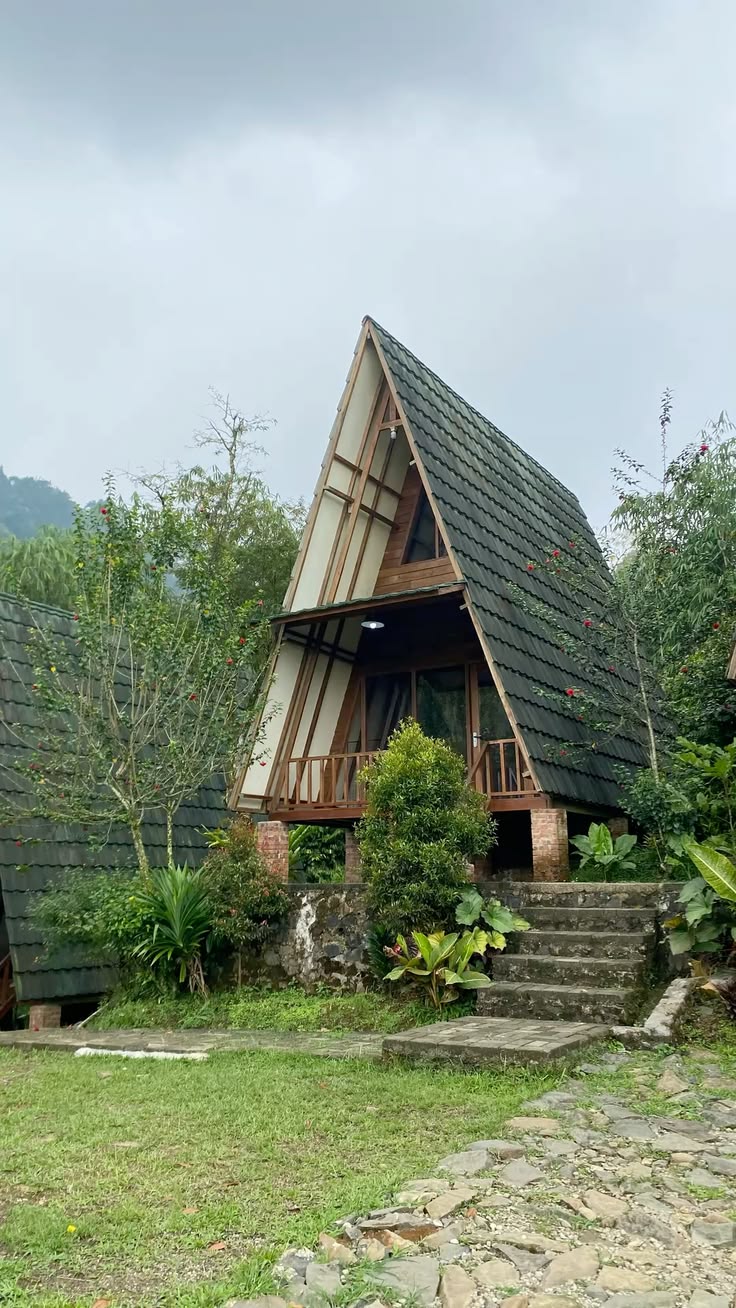 2ffbbe5a60d7a7931450ce09bb4d65cb Rumah Segitiga Kayu Jati Cocok untuk Villa, Resort & Glamping - Image 1