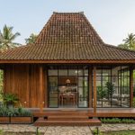Rumah Joglo Kayu Jati Klasik dengan Sentuhan Modern